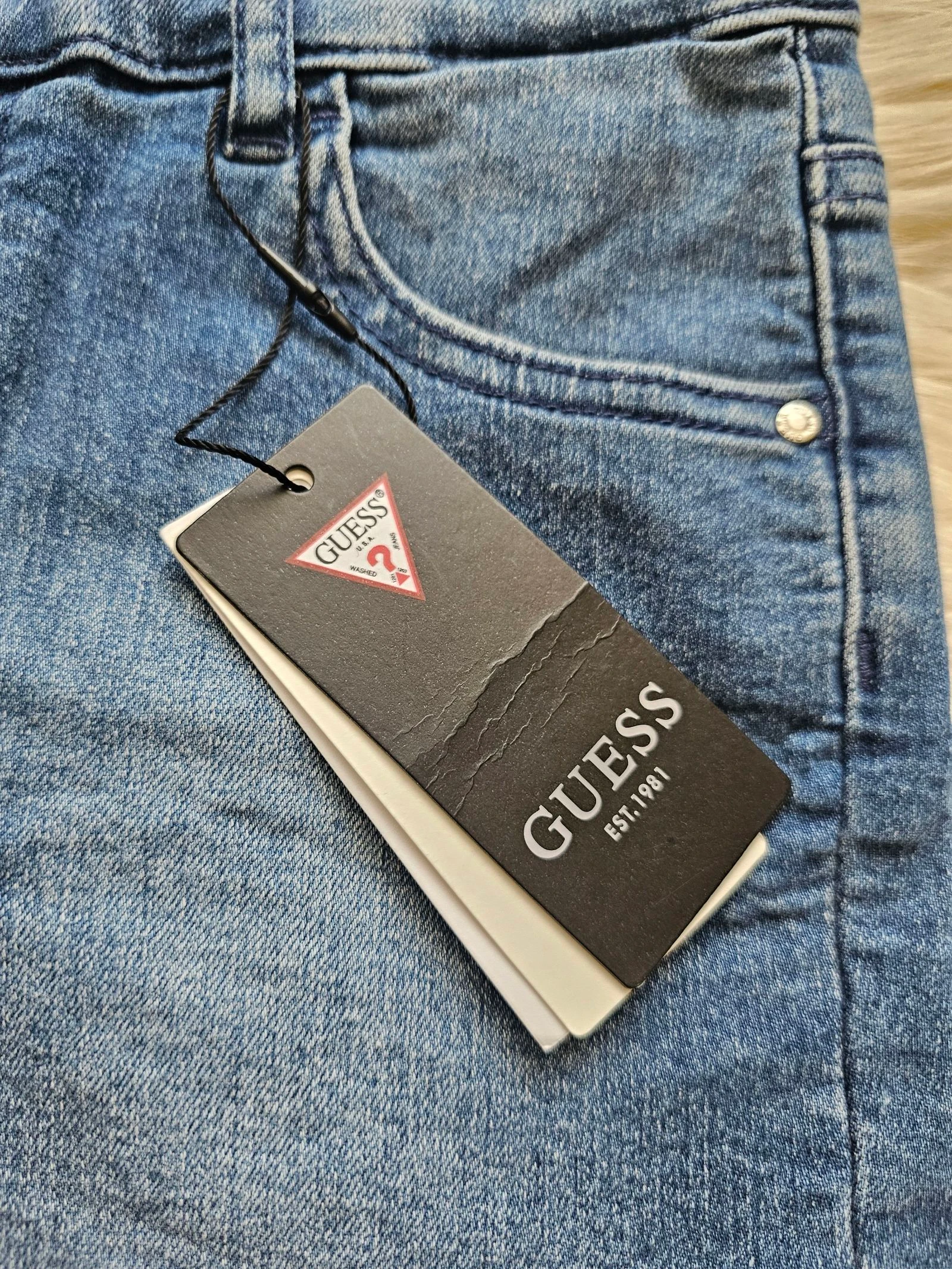 Nieuwe GUESS jeansshort - Maat 10 jaar – photo 5